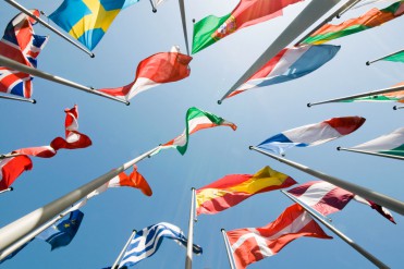 COMERCIO-INTERNACIONALstock-photo-flags-102617819